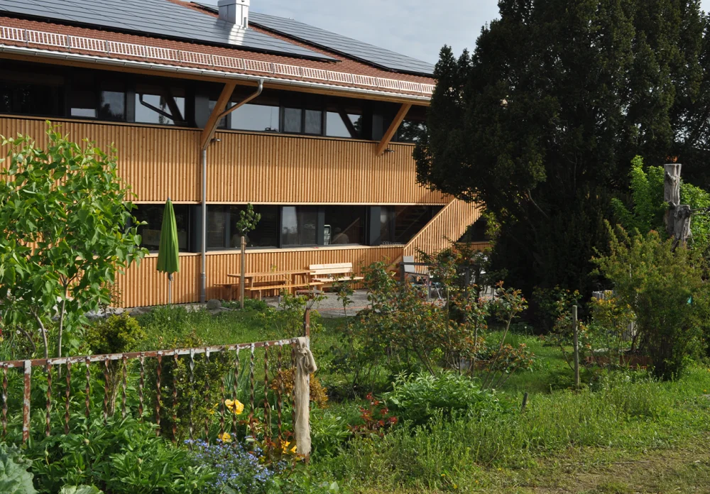 Bio Beck Lehmann Gebäude mit Garten als Partner des Ökoversums